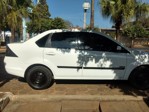 Imagem 3 de 6 de Ford Fiesta Sedan 1.6 Class