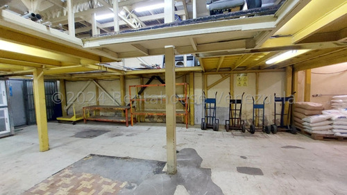 LG Vendo Edificio Industrial Con Local Comercial En Prado De María, 1920 Mtrs. Punto Comercial De Mas De 30 Años