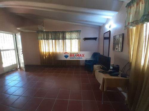 Se Vende Casa Vacacional Excelente Ubicación En El Sector Aeropuerto, Chichiriviche.