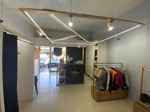 Local Comercial Av Chicureo - Strip Center
