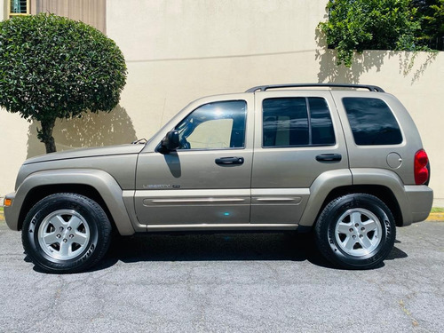 Imagen 6 de 15 de Jeep Liberty 2003 Limited 4x2 At