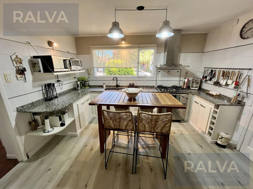 Imagen 7 de 30 de Casa 7 Ambientes - Jardin - Parrilla - Villa Adelina