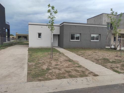 Casa  En Venta Ubicado En Santa Lucia, Pilar Del Este, G.b.a. Zona Norte