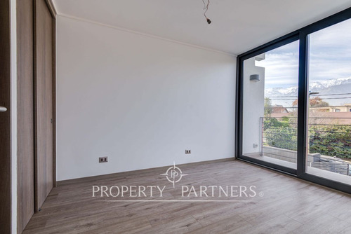 Amplio Townhouse En Excelente Ubicación 4d 3b 2e