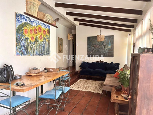 Casa En Venta De En La Reina. 376/ 119 Mts.uf 6.700