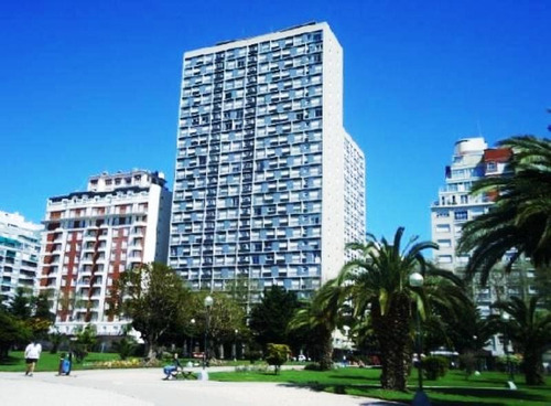 Departamento De 2 Ambientes Con Dependencia, Dos Baños. Balcon. Zona Plaza Colon