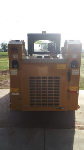 Imagen 3 de 14 de Minicargador Iron Xt 740 De 0.45 M3 (780 Kg)