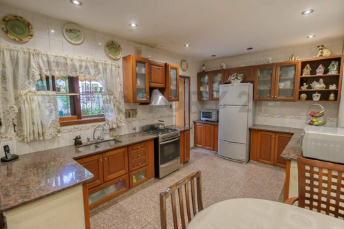 Casa En Venta De 3 Dormitorios Con Patio Y Cochera