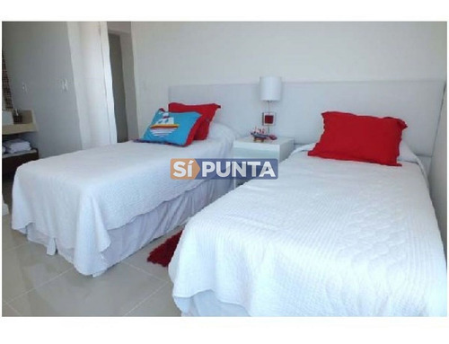 Imagen 11 de 12 de Apartamento En Brava A La Venta Con 3 Dormitorios