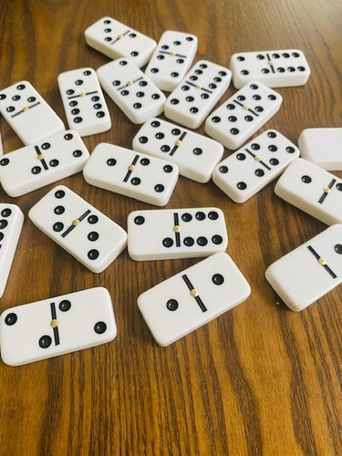 Juego De Mesa Dominó Con Empaque De Piel. Nuevo