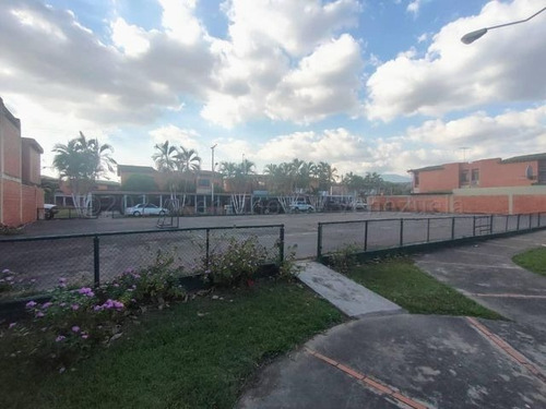 Imagen 19 de 27 de Jorge Sayegh, Vende Hermoso Town House #22-13404