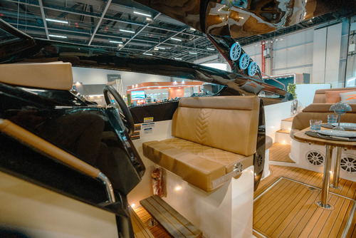 Lancha Azov Z380c Cabinada - 2025 0km - Direto Da Fábrica
