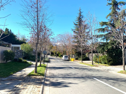 Estupenda Y Amplia Propiedad Recién Remodelada A Estrenar.