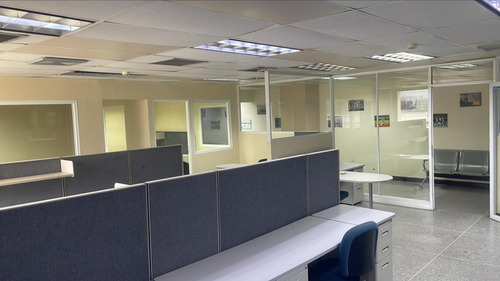 Local Comercial En Alquiler Ubicado En La Av Fuerzas Armadas Barcelona