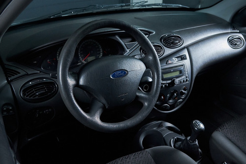 Imagen 15 de 17 de Ford Focus 1.6 Ambiente Mp3