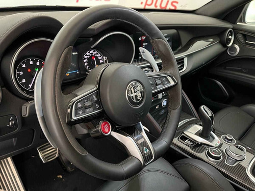 Alfa Romeo Stelvio 2.9L Quadrifoglio Verde V6 Bi-Turbo At