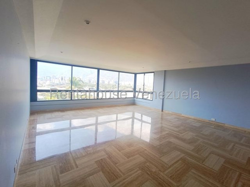 Formidable Y Amplio Apartamento En Venta De 325mts² En Chuao