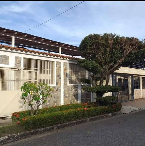 Se Vende Casa Amplia Totalmente Remodelada En El Morro Ii