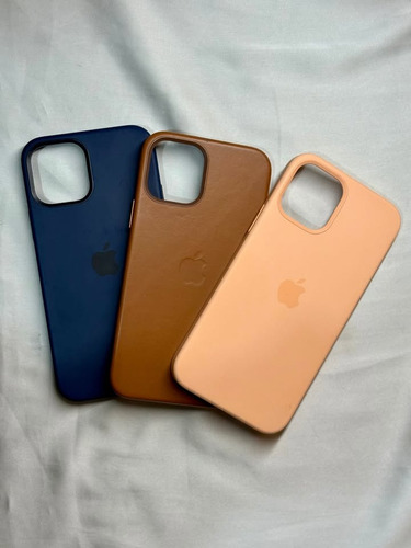 iPhone 12 128gb + AirPods + 3 Cases Originales Con Magsafe (Usado)