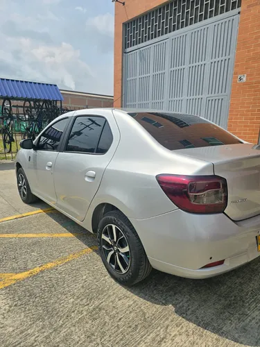 Renault Logan 1.6 Privilege / Intens