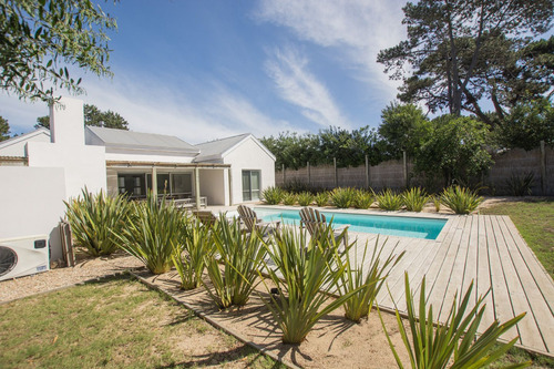 Casa En Alquiler Por Temporada De 3 Dormitorios En Pinar Del Faro (ref: Est-670)