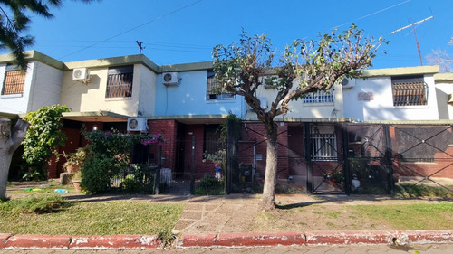 Imagen 2 de 17 de Casa En Venta 3 Amb. Barrio Luz Y Fuerza