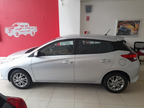 Imagen 8 de 15 de Toyota Yaris Xls 5 P Cvt My 23 Gi