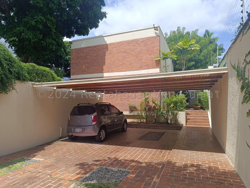 Casa En Venta En Lomas De Chuao Caracas Calle Cerrada