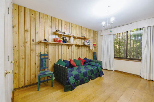 Casa En Venta De 5 Dorm. En Las Condes