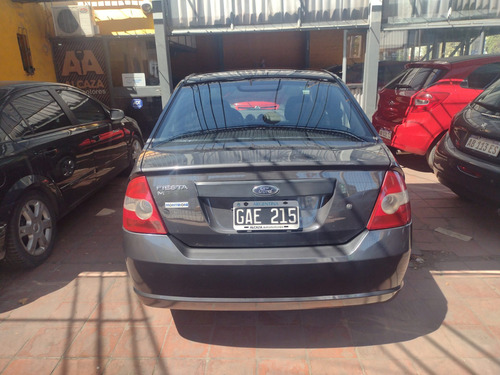 Imagen 5 de 8 de Ford Fiesta Max Ambiente Olust