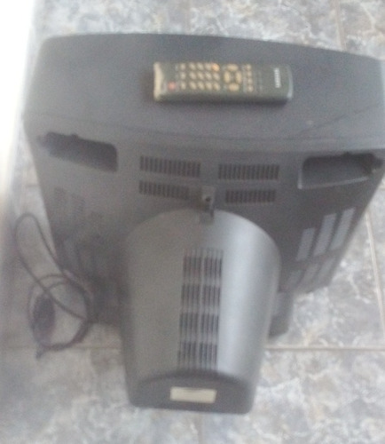 Imagen 3 de 5 de Televisor Samsung Con Control Remoto Negro