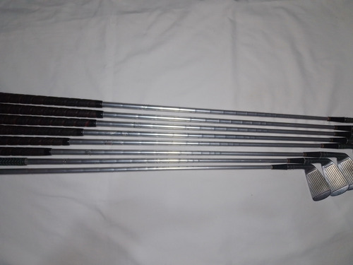 8 Palos De Golf Wilson N2, N3, N4, N6, N7,n8,n9 Y Dual Wedge Derecha Plateado (Usado)