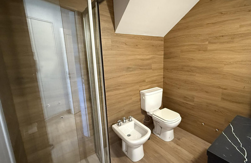 Casa En Castores Con El Mejor Acceso A Guardia Y Club House!