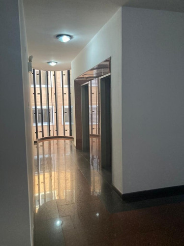 Imagen 12 de 16 de En Venta Amplia Y Comoda Oficina Con Vista A Las Ballenas, Ubicado En La Arboleda