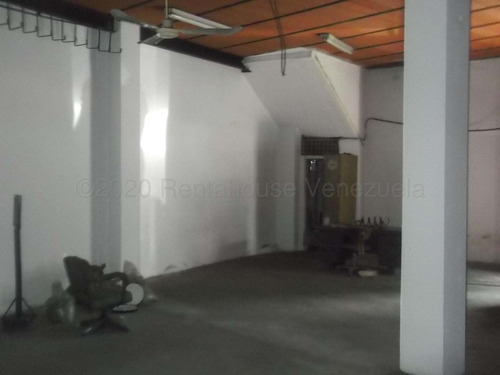 Casa Comercial En Venta En Baruta #24-6886