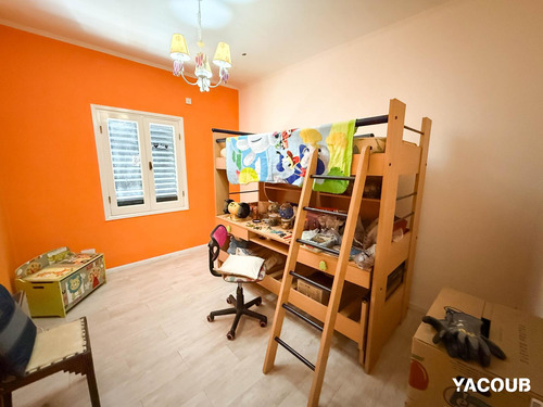 Casa En Venta - 5 Dormitorios 3 Baños - Villa Elvira