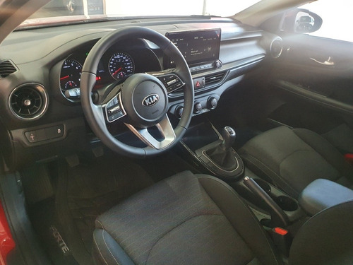 Imagen 9 de 14 de Kia Forte 2021 2.0 Hb Ex Mt