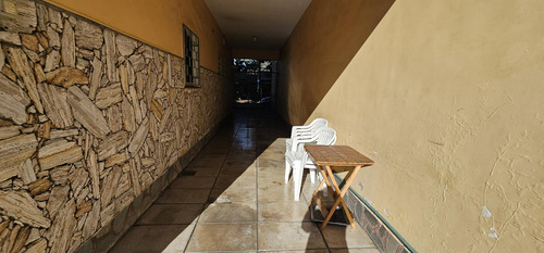 Gran Casa De 5 Ambientes Con Jardín Y Quincho En Antártida Argentina, Carapachay