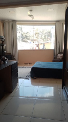 Ela Tem: Garagem Salão E Área Comum Bem Grande. 1 Kitnete