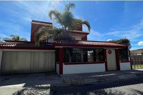 Se Vende Casa En Fraccionamiento Exclusivo, Con Amplio Jardin ,en Ixtapan De La Sal