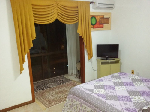 Imagem 9 de 15 de Casa De 3 Dormitórios - 4305