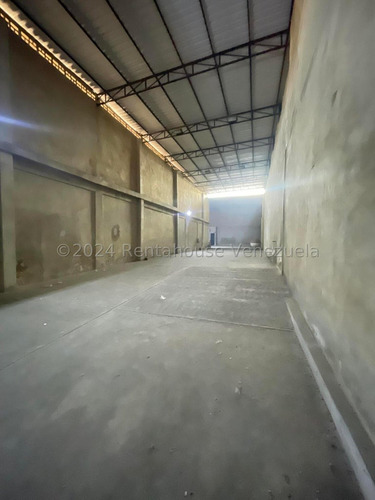 Galpón En Venta En La Avenida Constitución De Maracay Excelente Zona Comercial Listo Para Firmar Negociable Nela 24-23444