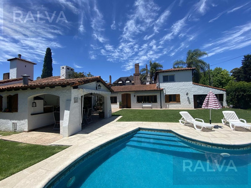 Imagen 10 de 30 de Casa Con Gran Jardin Y Piscina - Las Lomas - Frente Al Golf