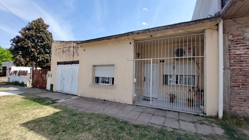 Venta Casa 3 Ambientes - Paso Del Rey, Moreno