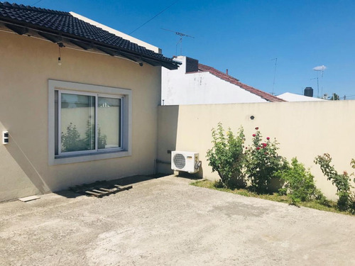 Imagen 7 de 13 de Casa 3 Dormitorios Y Parque En Venta La Plata