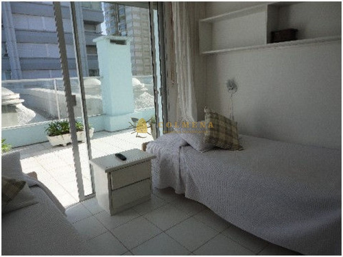 Apartamento En Muy Buena Ubicacion, Cerca Del Puerto De 2 Dor, 2 Baños, Con Amplia Terraza Con Churrasquero. Consulte!!!!!!- Ref: 2034