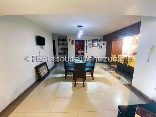 Bello, Cómodo Y Fresco Apartamento De Concepto Abierto, Ubicado Al Centro De La Ciudad, Cercano A Farmacias, Clínicas, Centros Educativos Y Comercio En General, De 121,5 Mtrs2