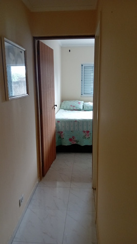 Casa A Venda De 8 Cômodos E 3 Banheiro E 1 Garagem