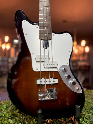 Baixo 4 Cordas Studebaker Weasel Short Scale Sunburst