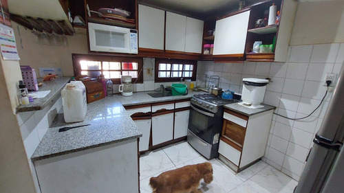 Excelente Propiedad Con Amplio Lote Sobre Avenida Jose Maria Paz